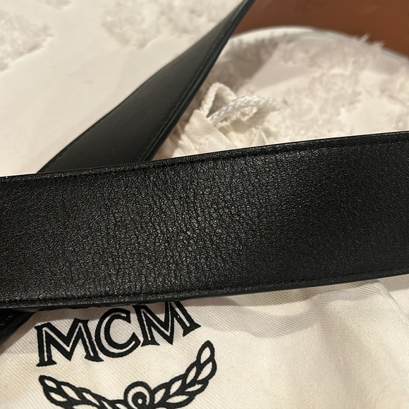 MCM designer reversible belt - Picture 5 of 6